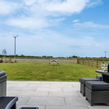 4 Bed In Crosby Oc-b31135 Holiday home Northallerton