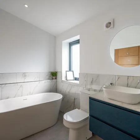 4 Bed In Crosby Oc-b31135 Holiday home *