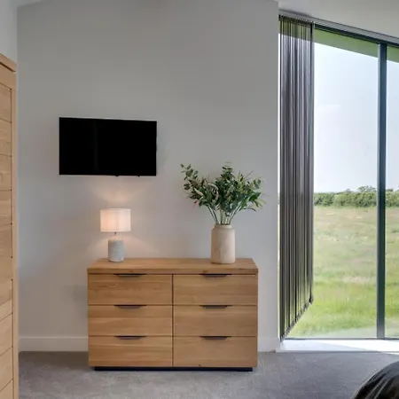 4 Bed In Crosby Oc-b31135 Holiday home *