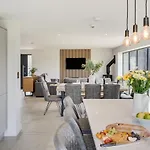 4 Bed In Crosby Oc-b31135 Holiday home