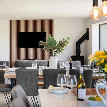 4 Bed In Crosby Oc-b31135