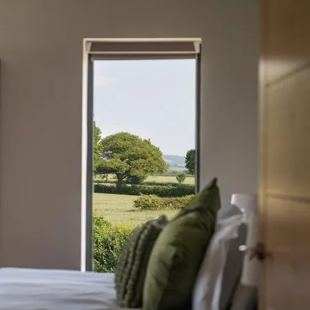 4 Bed In Crosby Oc-b31135 *