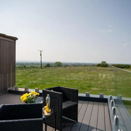 4 Bed In Crosby Oc-b31135