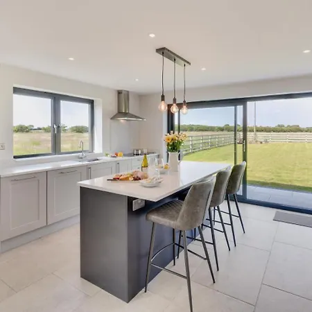 4 Bed In Crosby Oc-b31135 * Northallerton