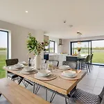 4 Bed In Crosby Oc-b31135 Holiday home