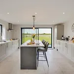 4 Bed In Crosby Oc-b31135 * Northallerton